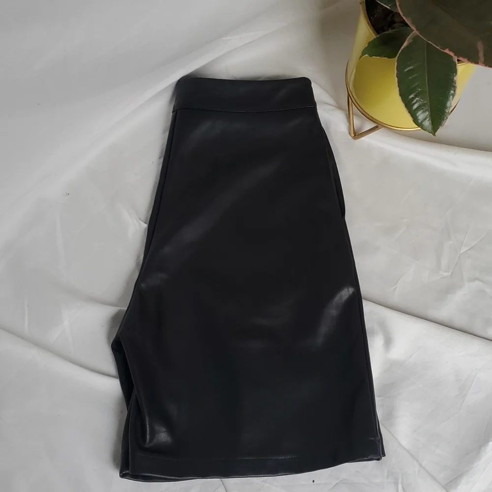 Forever 21 Faux Leather Bermuda Shorts (MEDIUM) NWOT